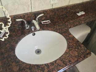 Paradise Inn & Suites