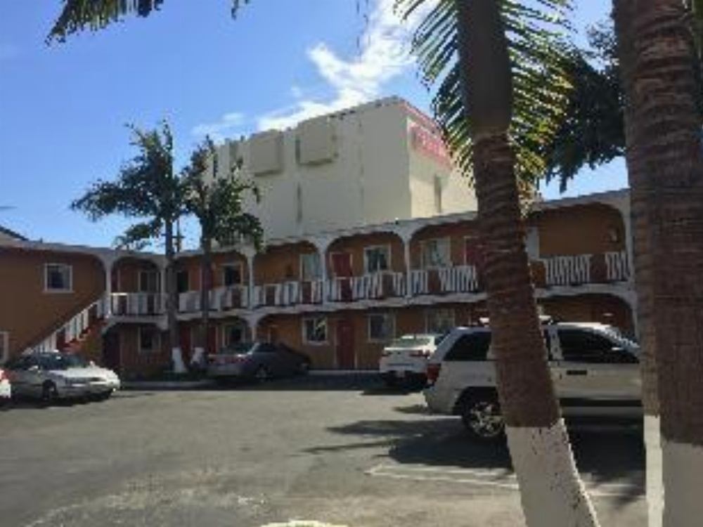 Paradise Inn & Suites