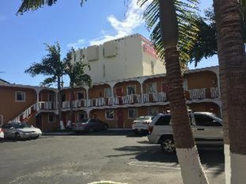 Paradise Inn & Suites image 4