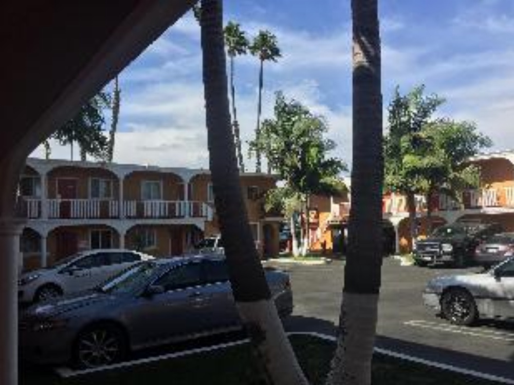 Paradise Inn & Suites