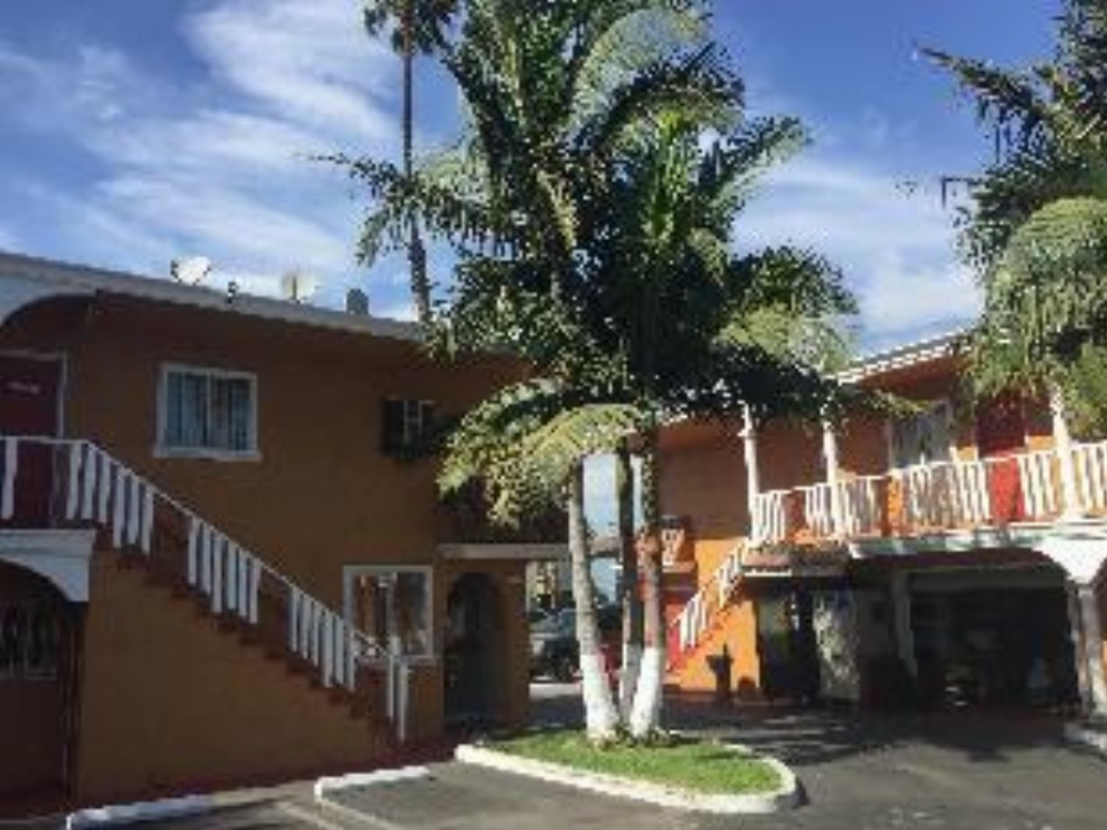 Paradise Inn & Suites